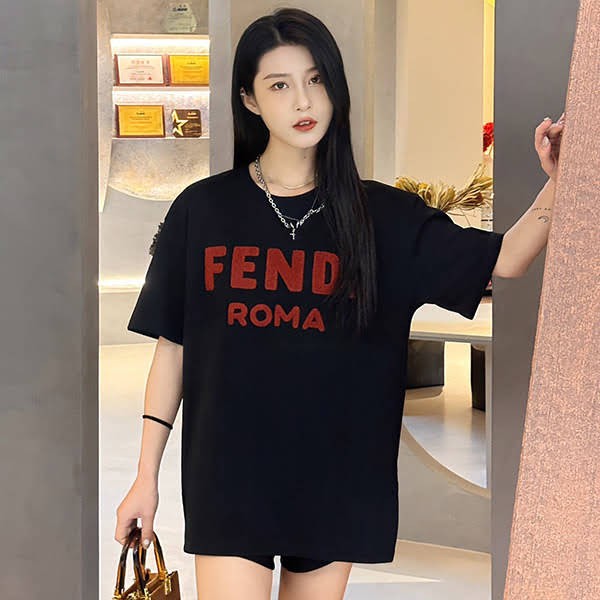 フェンディ 偽物 ロゴ エンブロイダリー クルーネックTシャツ fek26979